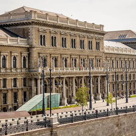 Lägenhet Family Apartment Corvin- With Parking Budapest